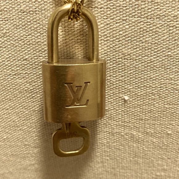 Louis Vuitton Lock & Key #314 on Market Chain Necklace. - Picture 3 of 5
